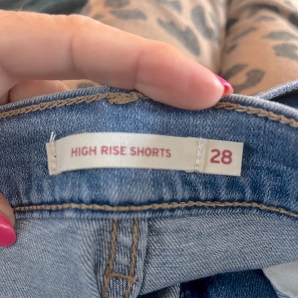 Levi's High-Rise Denim Cut-off Shorts in Sapphire Dust Size 28 - Picture 7 of 8